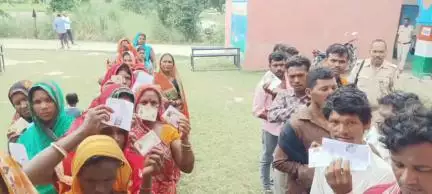 बेलदौर: प्रखंड में शांतिपूर्ण ढंग से पंचायत उप चुनाव संपन्न, पंचायत समिति पद के लिए 53.72% मतदान हुआ