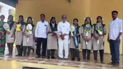తడ (మం)లోని ప్రభుత్వ పాఠశాలల విద్యార్థులకు క్రీడా సామాగ్రి అందజేత