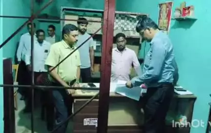 नारायणपुर: नारायणपुर और हरलाटांड़ में बीडीओ ने शराब की दुकान सील की