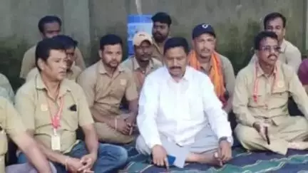 ଉଦଳା: ଡ୍ରାଇଭର ମହାସଂଘର ଅନିର୍ଦ୍ଧିଷ୍ଟ କାଳ ଷ୍ଟିଅରିଂ ଛାଡ ଆନ୍ଦୋଳନର ୨ୟ ଦିନ; ଉଦଳାରେ ସାମିଲ ହେଲେ ଉଦଳା ପୂର୍ବତନ ବିଧାୟକ ଶ୍ରୀନାଥ ସୋରେନ