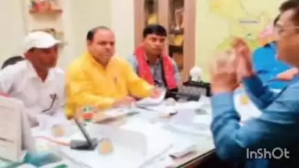 मांडू: सांसद प्रतिनिधि मनोज गिरी के नेतृत्व में नगर परिषद क्षेत्र की समस्याओं को लेकर एक प्रतिनिधिमंडल संसद से मिला