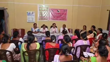চাৰিদুৱাৰ: অসম গ্ৰামীণ জীৱিকা অভিযানৰ অন্তৰ্গত শোণিত কুঁৱৰী সংমণ্ডল ক্লাষ্টাৰৰ মহিলাসকলক লৈ ২ নং গৰুবন্ধাত বিশেষ আলোচনা সভা