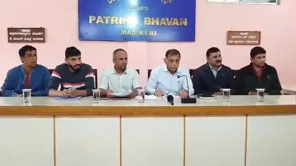 ಮಡಿಕೇರಿ: ಜಿಲ್ಲೆಯಲ್ಲಿ ಅಕ್ರಮ ರೆಸಾರ್ಟ್ ಗಳನ್ನು ನೆಲಸಮಗೊಳಿಸಲು ಆಗ್ರಹ ನಗರದಲ್ಲಿ ಕರಗಂದೂರು ಗ್ರಾಮಸ್ಥರ ಆಗ್ರಹ