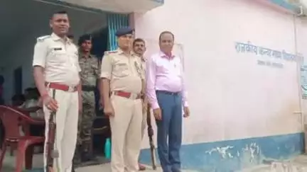 भोरे: भोरे में पंचायत उप चुनाव शांतिपूर्ण ढंग से संपन्न, प्रत्याशियों का भाग्य ईवीएम में बंद, मतदान केंद्रों पर पुलिस तैनात