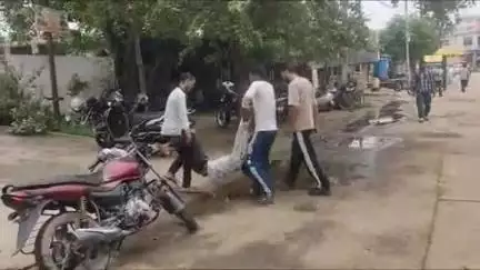 अम्बाला: गुरुद्वारा साहिब मुलाना के सामने बाइक स्लिप होने से बाइक चालक चोटिल, अस्पताल में भर्ती