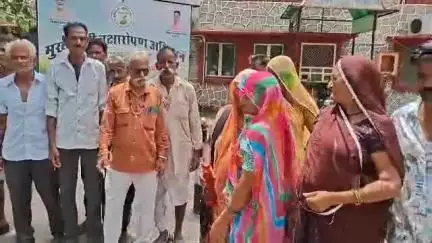 पाली: अमर इंदिरानगर के लोगों ने हाई टेंशन लाइन के टावर लगाने के खिलाफ कलेक्टर को दिया ज्ञापन, महिलाएं भी रही साथ #jansamsy