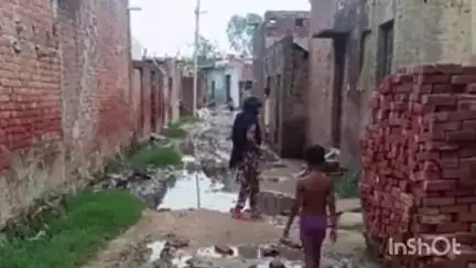 मोहम्मदी: मोहम्मदी तहसील क्षेत्र के हरिहरपुर गांव में गांव की सड़कों पर निकलना हुआ दुश्वार स्थानीय लोगों ने दी जानकारी#Jansamasya
