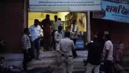लटेरी: लटेरी नगर में नियम विरुद्ध चल रहे क्लिनिक को प्रशासन ने किया सील