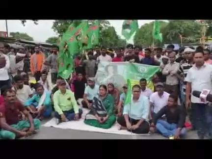 समेली: समेली के डूमर में बिहार बंद के दौरान राजद नेत्री कुमारी बेबी देवी यादव व अन्य गिरफ्तार