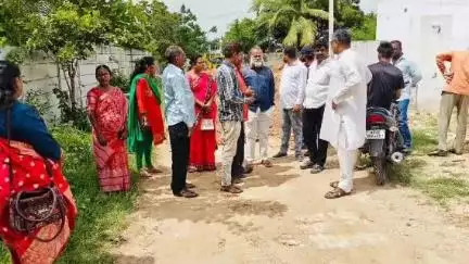 ఇబ్రహీంపట్నం: హయత్ నగర్ డివిజన్లో జరుగుతున్న అభివృద్ధి పనులను పరిశీలించిన కార్పొరేటర్ కళ్లెం నవజీవన్ రెడ్డి