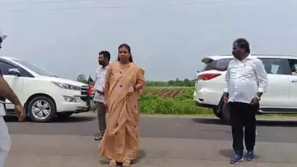 తిరువూరు పట్టణంలో విస్తృతంగా పర్యటించి అభివృద్ధి కార్యక్రమాలపై సమీక్షించిన జాయింట్ కలెక్టర్ ఇలాకియా