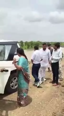 ब्यावरा: ब्यावरा एसडीएम कार्यालय में बाढ़ से बचाव को लेकर एसडीएम ने अधिकारियों के साथ बैठक की