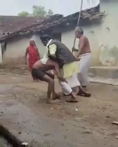 गौरिहार: खेरा कसार में दिव्यांग दुकानदार से मारपीट का वीडियो वायरल, पुलिस जांच जारी