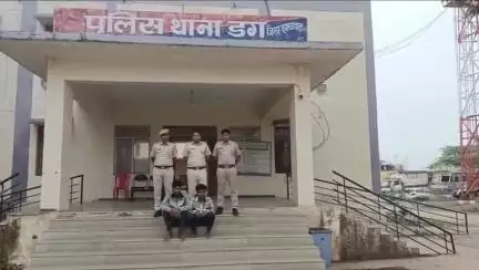 डग: डग में चंदन की लकड़ी की तस्करी करते दो आरोपियों को गिरफ्तार किया गया, ₹1 लाख कीमत की गीली चंदन की लकड़ी बरामद