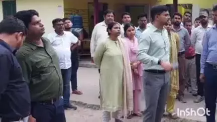 भवानीपुर: जिला पदाधिकारी अंशुल कुमार ने भवानीपुर में मतदाता पुनरीक्षण कार्यक्रम का किया निरीक्षण