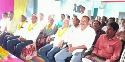 डंडई: डंडई में बिईईओ प्रतिभा कुमारी को भावभीनी विदाई दी गई, शिक्षक और कर्मी हुए सम्मानित