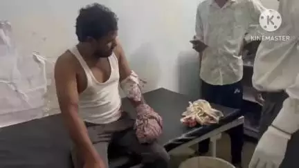 जमगहन में तलवार से प्राणघातक हमला, पीड़ित की उंगली कटी, हाथ में गंभीर चोट, भटगांव पुलिस ने एक आरोपी को किया गिरफ्तार