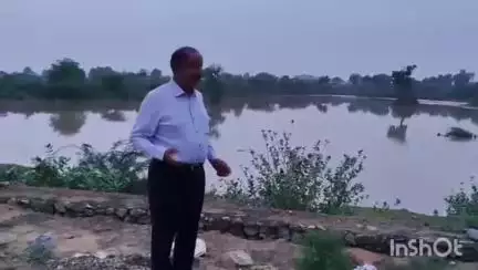 દાંતીવાડા: ચોડુગરી ગામે ચોમાસાના પહેલા વરસાદે તળાવ ભરાઈ જતા બનાસ મેડિકલ કોલેજના ના ચેરમેન  પી.જે ચૌધરી આપી પ્રતિક્રિયા.