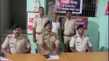 पताही: पताही पुलिस ने फेनहारा थाना क्षेत्र में छापेमारी कर 14 साल से फरार कुख्यात नक्सली को किया गिरफ्तार