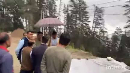 ठियोग: NH-05 ठियोग सड़क धंसने के बाद मरम्मत कार्य लगातार जारी, विधायक कुलदीप सिंह राठौर ने ताजा हालात का लिया जायजा