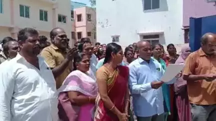 அம்பத்தூர்: 'என்னது கல்லூரி வேண்டாமா' - இபிஸுக்கு எதிராக கொந்தளித்த கபாலீஸ்வரர் கல்லூரி மாணவர்கள் மற்றும் பெற்றோர் போராட்டம்
