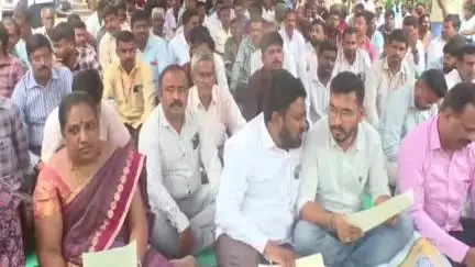 ತುಮಕೂರು: 2ನೇ ದಿನಕ್ಕೆ ಕಾಲಿಟ್ಟ ತುಮಕೂರು ಪಾಲಿಕೆ ನೌಕರರ ಧರಣಿ,  600ಕ್ಕೂ ಹೆಚ್ಚು ನೌಕರರಿಂದ ಆಕ್ರೋಶ