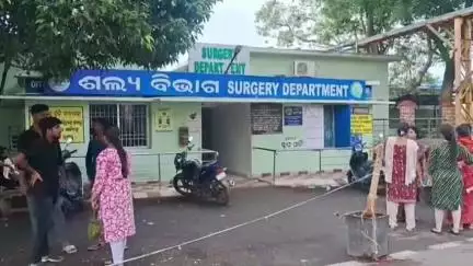 ବାଲେଶ୍ବର ମ୍ୟୁନିସିପାଲଟି: ସାରଗାଁ ଠାରେ ଫାଶୀ ଲଗାଇ ଯୁବକଙ୍କ ଆତ୍ମହତ୍ୟା ଉଦ୍ୟମ, ଗୁରୁତର ଅବସ୍ଥାରେ ଜିଲ୍ଲା ମୁଖ୍ୟ ଚିକିତ୍ସାଳୟରେ ଭର୍ତ୍ତି