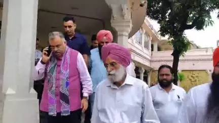 ਅੰਮ੍ਰਿਤਸਰ 2: ਲਾਰੰਸ ਰੋਡ ਆਰਟ ਗੈਲਰੀ 'ਚ ਪਹੁੰਚੇ ਭਾਜਪਾ ਰਾਸ਼ਟਰੀ ਜਨਰਲ ਸਕੱਤਰ ਤਰਨ ਚੁੱਘ, ਲੈੰਡ ਪੁਲਿੰਗ ਸਕੀਮ ਨੂੰ ਦੱਸਿਆ 'ਲੈਂਡ ਲੁੱਟ ਯੋਜਨਾ'