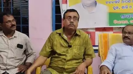 ଖଲ୍ଲିକୋଟ୍: ଖଲ୍ଲିକୋଟ ସ୍ଥିତ ବିଧାୟକଙ୍କ ବାସ ଭବନରେ ସାମ୍ବାଦିକ ସମ୍ମିଳନୀ ଅନୁଷ୍ଠିତ, ମିଥ୍ୟା ଖବର କୁ ନେଇ କ୍ଷମା ପ୍ରାର୍ଥନା କଲେ ବଜ୍ରକିଳା ସମ୍ପାଦକ