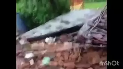 मड़ावरा: भीकमपुर में लगातार हो रही बरसात से मिट्टी से बना घर गिर जाने से एक महिला घायल हुई
