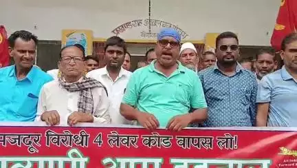 आज देशव्यापी आम हड़ताल के समर्थन में बेंगाबाद में 'ऑल इंडिया फॉरवर्ड ब्लॉक' तथा 'ऑल इंडिया अग्रगामी किसान सभा' ने बेंगाबाद की सड़कों पर जुलूस निकालकर प्रखंड सह अंचल कार्यालय के समक्ष जोरदार कर अपनी मांगों को रखा!