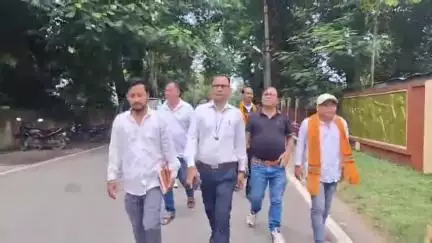 মৰিগাঁও: খিলঞ্জীয়া গাঁৱত সন্দেহজনক লোকক মাটি বিক্ৰী কৰা দালালক গ্ৰেপ্তাৰৰ দাবীত আৰক্ষীক অধীক্ষকক স্মাৰক পত্ৰ তিৱা ছাত্ৰ সন্থাৰ