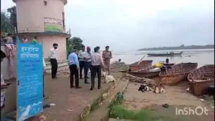 नसरुल्लागंज: कलेक्टर और पुलिस अधीक्षक ने किया नीलकंठ नर्मदा घाट का निरीक्षण, बाढ़ आपदा से निपटने के लिए इंतजामों का लिया जायजा