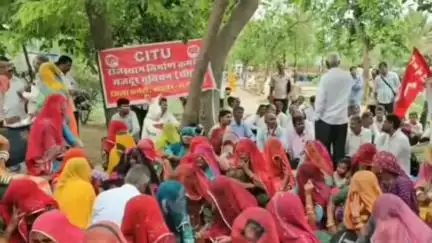 बाड़मेर: बाड़मेर जिला मुख्यालय पर संयुक्त श्रमिक समन्वय समिति के बैनर तले हुआ प्रदर्शन