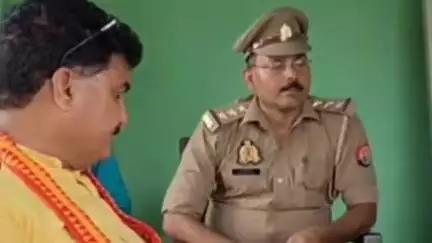 रुधौली: पचारी कला पहुंचे हरैया विधायक अजय सिंह, पिता-पुत्र की मौत मामले में पीड़ित परिवार से मुलाकात कर बढ़ाया ढांढस
