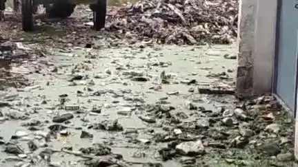 कर्वी: सीतापुर के राघवपुरी मोहल्ले में बारिश के कारण नाले का पानी लोगों के घरों में घुसा