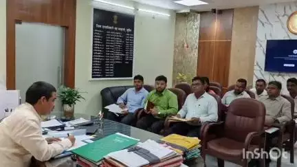 सुपौल: सुपौल डीएम सावन कुमार ने मुख्यमंत्री शहरी विकास योजना को लेकर कार्यालय में की समीक्षा बैठक