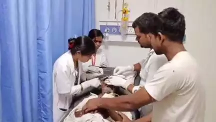 सिवान: छपिया में अनियंत्रित पिकअप ने दो लोगों को मारी टक्कर, दोनों सदर अस्पताल में भर्ती