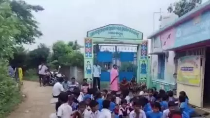 ଭଦ୍ରକ ଗ୍ରାମାଞ୍ଚଳ: ଷୋଳମପୁର ପ୍ରାଥମିକ ବିଦ୍ୟାଳୟ ରେ ପ୍ରଧାନ ଶିକ୍ଷକ ଙ୍କ ବଦଳି ପ୍ରତିବାଦ ରେ ସ୍କୁଲ୍ ଗେଟ ରେ ତାଲା ପକାଇଲେ ଛାତ୍ର ଛାତ୍ରୀ