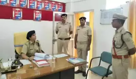 अमड़ापाड़ा: पाकुड़ एसपी निधि द्विवेदी ने अमडापाड़ा थाने का औचक निरीक्षण किया, कई निर्देश दिए