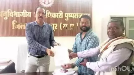 पुष्पराजगढ़: ब्लॉक कांग्रेस कमेटी पुष्पराजगढ़ ने खाद उपलब्ध कराने के लिए एसडीएम को ज्ञापन सौंपा