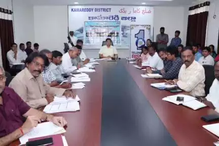 కామారెడ్డి: సీజనల్ వ్యాధులు ప్రబలకుండా జిల్లా వ్యాప్తంగా పారిశుద్ధ్య కార్యక్రమాలను నిర్వహించాలి: జిల్లా కలెక్టర్ ఆశిష్ సాంగ్వాన్