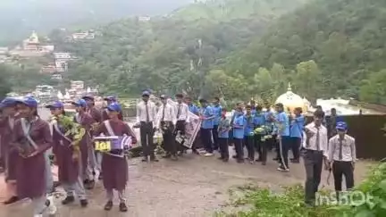 रिवालसर: एक पेड़ मां के नाम अभियान के तहत रिवालसर में एनसीसी और एनएसएस कैडेट्स का पर्यावरणीय योगदान
