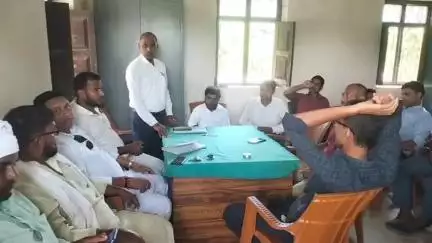 कलुआही: कलुआही प्रखंड कार्यालय के टीपीसी भवन में उर्वरक निगरानी समिति की बैठक हुई