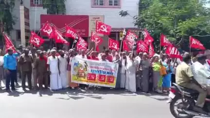 பழனி: பழனியில் பல்வேறு தொழிற்சங்கங்கள் சார்பாக சாலை மறியல் போராட்டம் நடைபெற்றது