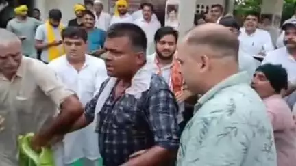 ऊन: ऊन तहसील में हुई पंचायत में युवक ने खुद पर उड़ेला डीजल, जमकर हुआ हाईवोल्टेज हंगामा