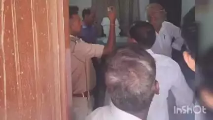 झंझारपुर: खड़ौआ गांव के लाल दास स्कूल के स्मार्ट क्लास रूम से अज्ञात चोरों ने लाखों का सामान चुराया