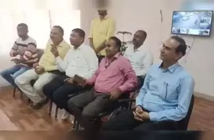 ડીસા શાન તિરંગા ગ્રુપના જાગૃત નાગરિકો નાયબ કલેકટર કચેરી ખાતે પ્રાંત અધિકારીને મળીને ભ્રષ્ટાચાર મુદ્દે રજૂઆત કરાઈ