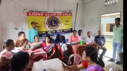 হাইলাকান্দি: লালায় লায়ন্স ক্লাবের উদ্যোগে আয়োজিত স্বাস্থ্যপরীক্ষা শিবিরে সবাইকে স্বাস্থ্যের প্রতি যত্নবান হতে সুপরামর্শ দেন বিভাগীয়রা