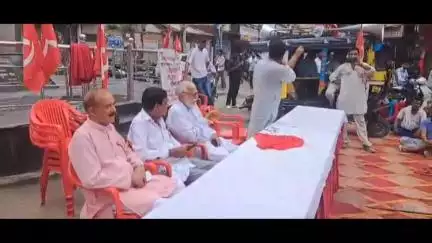 भारतीय ट्रेड यूनियन केंद्र द्वारा गोल बाजार में आम सभा का आयोजन किया गया